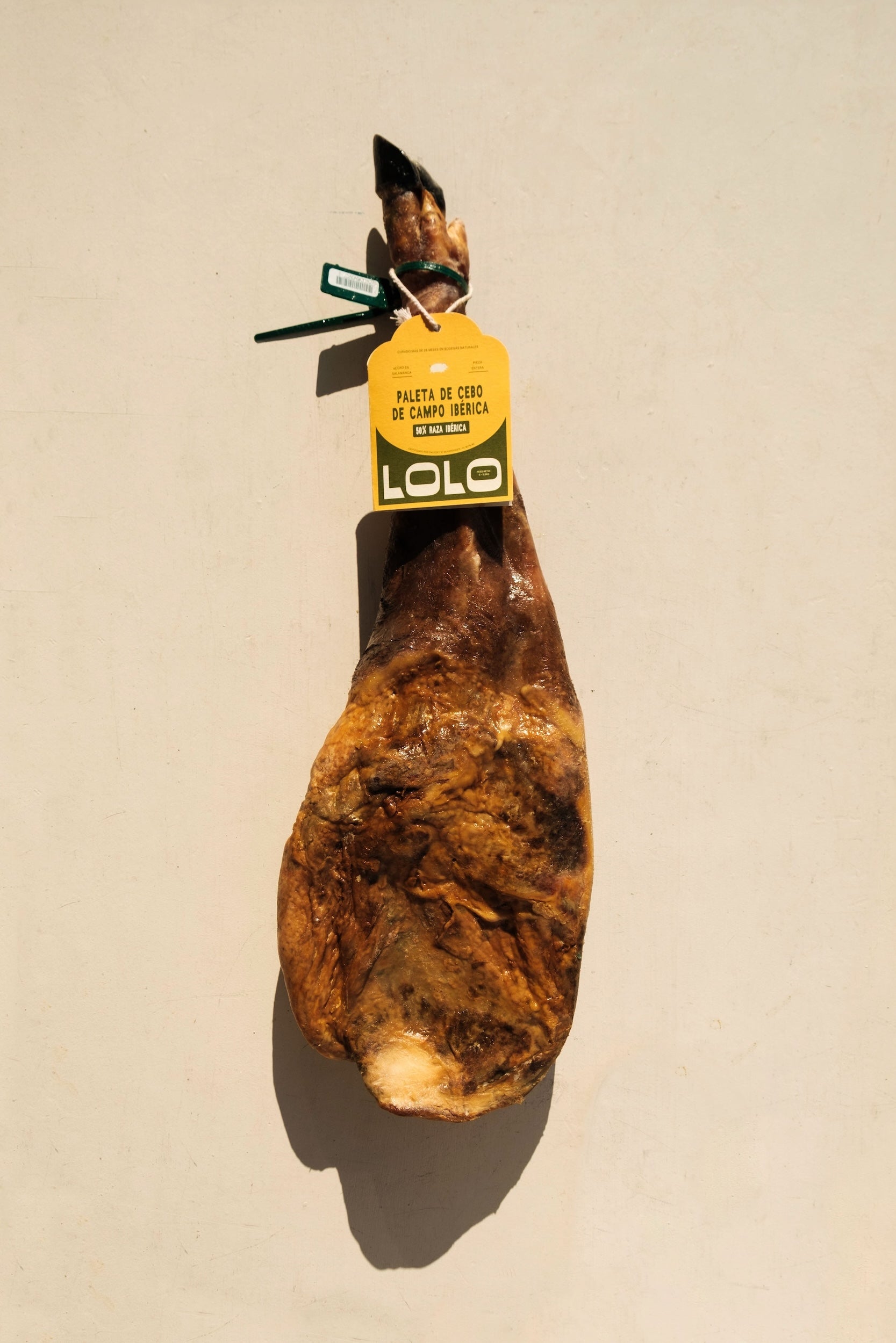Une paleta ou épaule de cebo de campo 50% ibérique de la marque LOLO