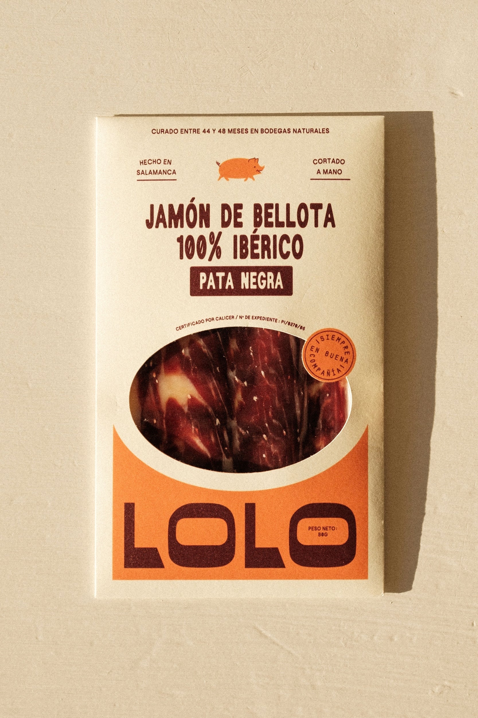 80 grammes de Jamón de Bellota 100% ibérico - Pata negra de la marque LOLO.
Ce jambon est coupé au couteau par un maestro cortador.